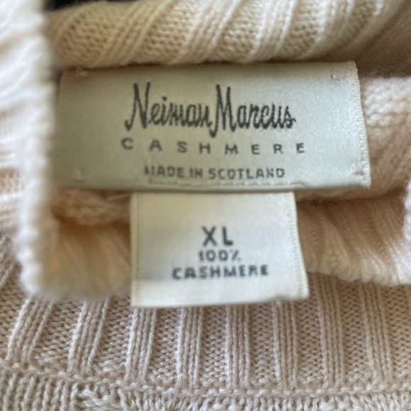 Neiman Marcus 100% Cashmere Cable Knit Sweater Vest - Picture 3 of 4